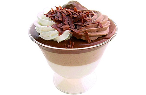 ちょっと志向を変えて濃厚チョコスイーツはどう？　ローソンの「3種のチョコパフェ」（245円）