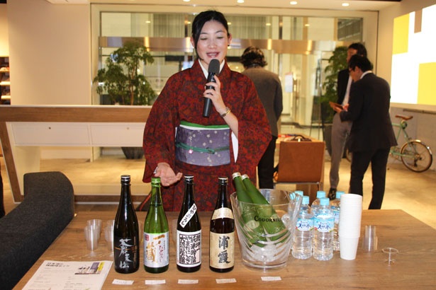 利き酒師の磯野カオリ氏を招き、利き酒体験が行われた