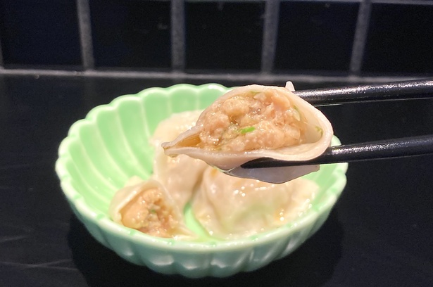「元祖台湾肉汁水餃子」(3個430円、セット400円)