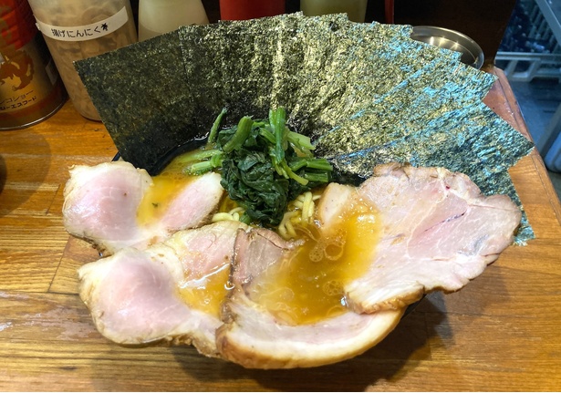 「チャーシューメン」(1250円)。トッピングで「のり」(200円)をプラス