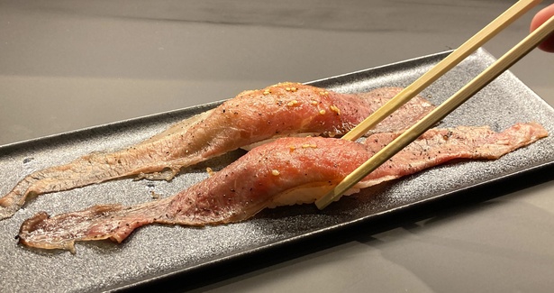 名物の「肉寿司」(390円)