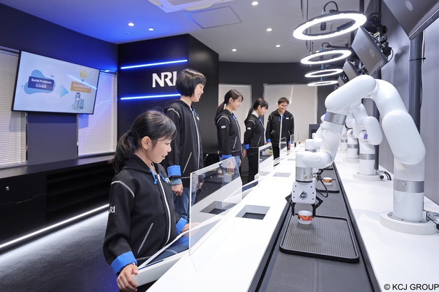 ビジネスイノベーションセンターでは、DXエンジニアになり「廃棄物問題」に悩む企業向けに、AIの技術を使い、資源ゴミの分別ができるロボットシステムを開発する
