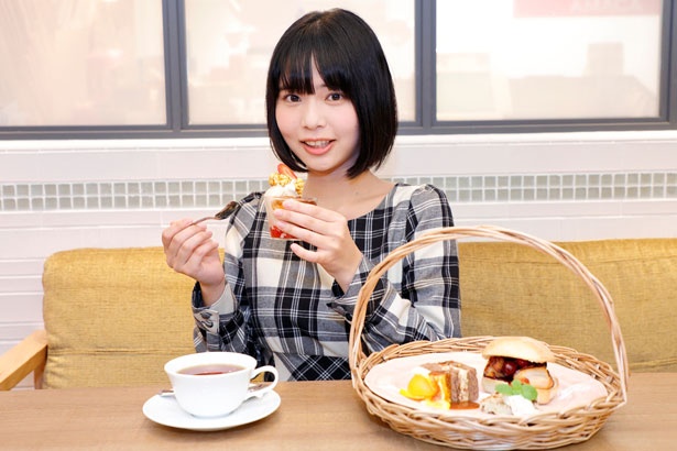 「ロイヤルミルクティーのパフェ」は見た目も味もGOOD！