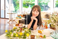 華やかで愛らしい3段のティースタンドを見てうっとり