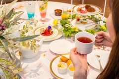 ドリンクは、紅茶・コーヒー・ソフトドリンクなど数種類が飲み放題の「スタンダードプラン」か、「スタンダードプラン」にフランスの老舗紅茶ブランド「マリアージュ フレール」のティーセレクションが加わった「ティーセレクションプラン」を選べる