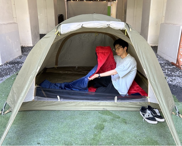 宿泊時に必要なシュラフなどの寝具は、オプションとして借りられる