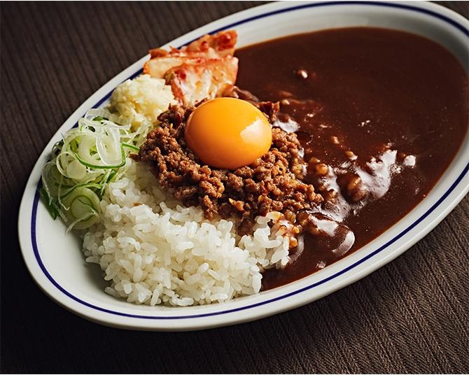 台湾まぜそばの生みの親が教える！お店の台湾ミンチ入り絶品カレーを、手軽にレトルトで再現！【著者に聞く】
