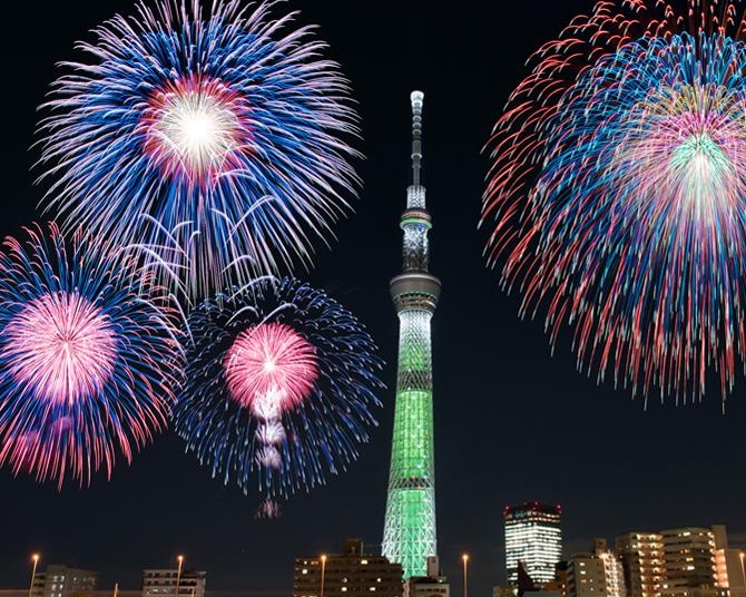 隅田川花火大会を特設会場からゆったり眺める！混雑知らずで場所取りもトイレの心配もなし！東京ソラマチ屋上にウォーカープラス限定プレミアムシート