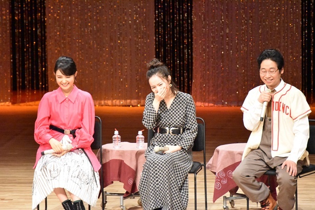 【写真を見る】VTRでは会場が大爆笑に包まれる