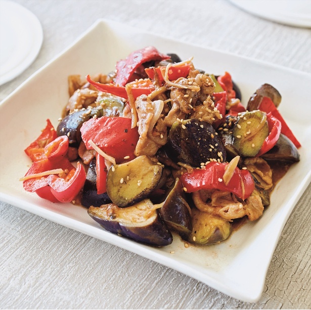 しょうがが全体にからまってすっきりと風味よく「なすと豚肉のしょうがオイスター炒め」 レシピ考案/ワタナベマキ 撮影/福尾美雪