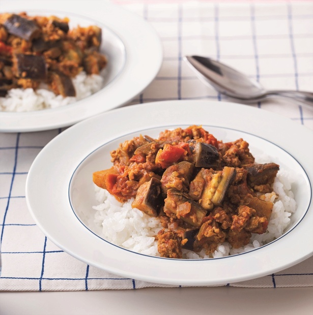 香味野菜をじっくり炒めて香りを引き出して「なすのドライカレー」 レシピ考案/堤人美 撮影/よねくらりょう