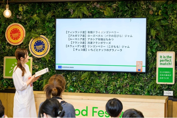 この日の選べるトッピング6種。味の想像がつくものとつかないものがあり、どれにしようか迷ってしまう