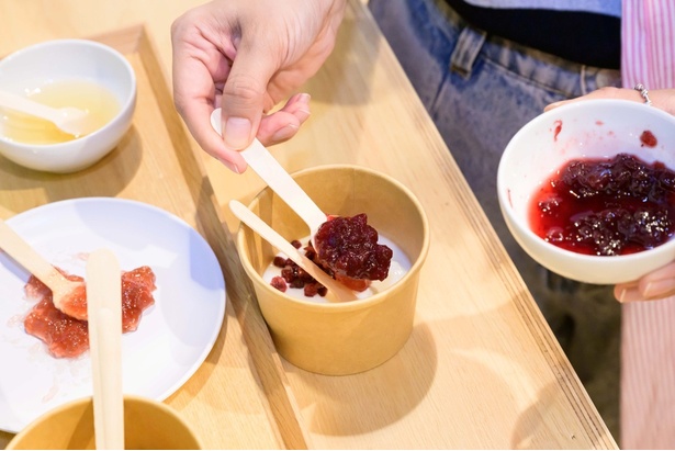 彩りや甘味・酸味のバランスを考えながら選ぶものの、この時点で「リンゴンベリー」がどんな味なのかはわかっておらず、“食べてからのお楽しみ”というドキドキ感も