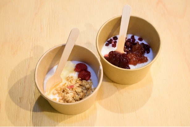 完成したヨーグルト。見た目だけでなく味わいも華やかで、特別感のあるヨーグルトに仕上がった