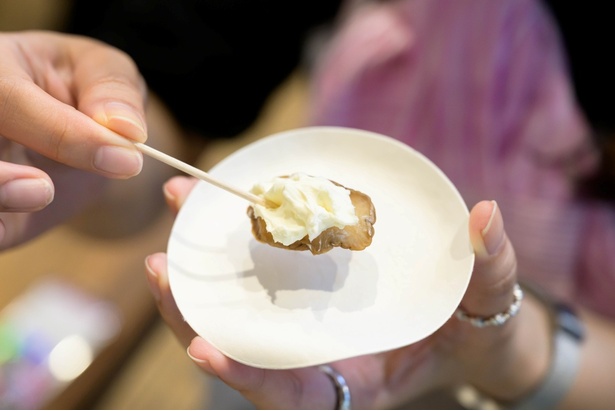 クリームチーズのまったり感といぶりがっこのじゅわっとした甘味が「ポート・ワイン PDO」の甘さを引き立てる