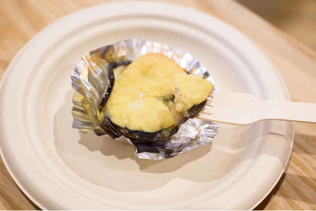 焼く前に振りかけたマルタ産「フレーク海塩」の旨味も好相性