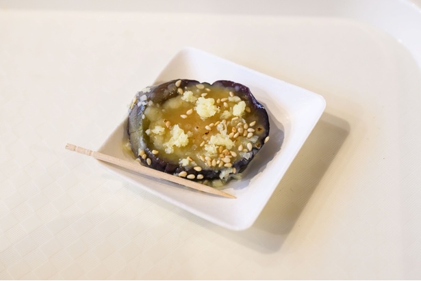 試食用の「コンテチーズの茄子田楽」(フランス×日本)