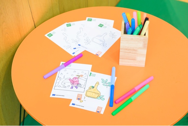 親がセミナーに出ている間、子どもは塗り絵で遊ぶなど、終始和気あいあいとした雰囲気だった