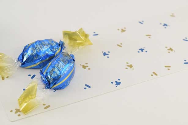 それぞれボンボン菓子が9個入っている