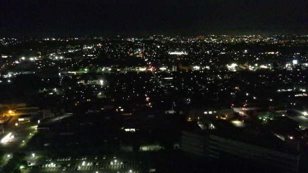 暗くなるのが遅い夏でも美しい夜景が楽しめる