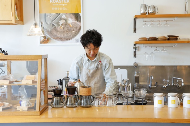 店舗、焙煎を任せることができるスタッフを育てていきたいと話す