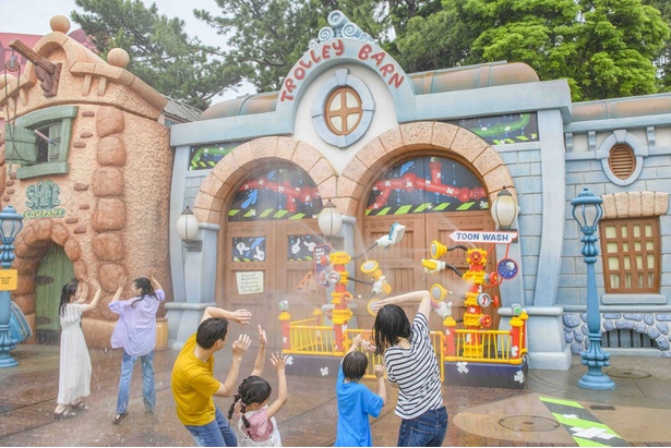 “びしょ濡れ”トゥーンタウンは子どもたちにも大人気！