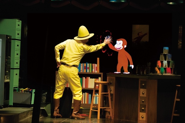 絵の中から現実世界へ飛び出してきたジョージと楽しく遊ぼう！「プレイング・ウィズおさるのジョージ」