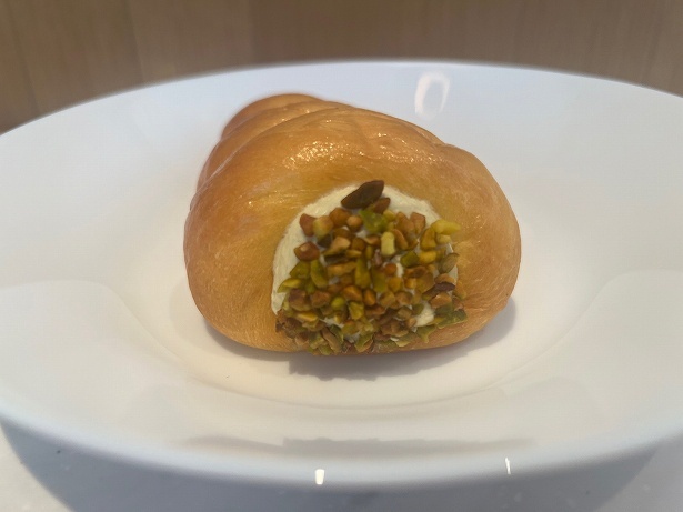 ピスタチオクリームにピスタチオダイスがたっぷり