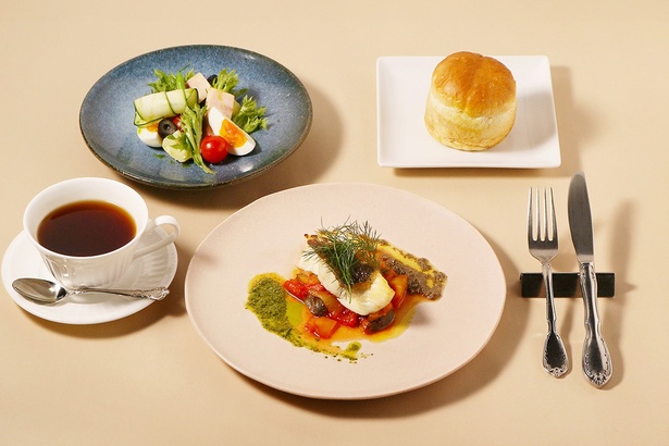 タイアップランチ「南仏への旅路」(2800円)。ルノワールとセザンヌが作品制作を行った、南仏・プロヴァンス地方をテーマにしたランチメニュー