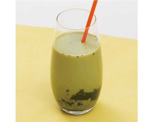 朝のたんぱく質チャージにぴったり！ 抹茶風味の「ソイグリーンティー」 （C）松田リエ／KADOKAWA