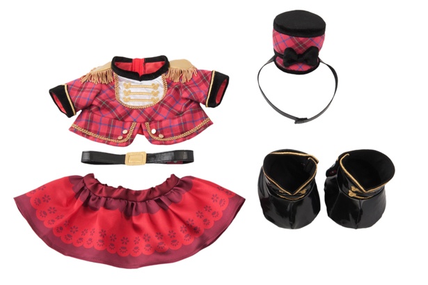 シェリーメイの「コスチュームセット」(4800円)は赤を基調に、くるみ割り人形をイメージ。帽子、ジャケット、スカート、ベルト、靴がセットに