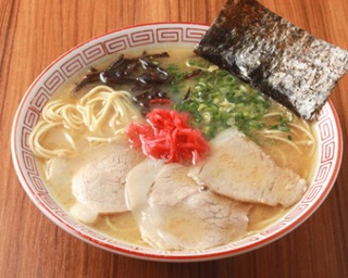 【福岡】半世紀超えの老舗の味！豚骨スープにこだわりぬく「来福軒」