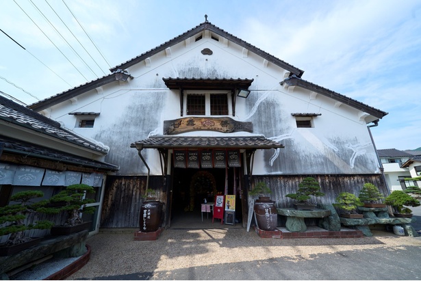 200年前に柳井市で誕生した「甘露醤油」を作り続ける老舗の佐川醤油店も立ち寄り展示場所のひとつ