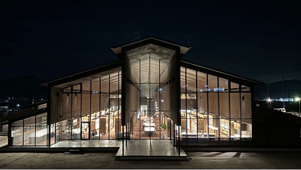 2024年7月に新しくオープンした「みどりが丘図書館(柳井市立図書館)」も柳井市の見どころのひとつ！ここにも謎解きで立ち寄るそうだ