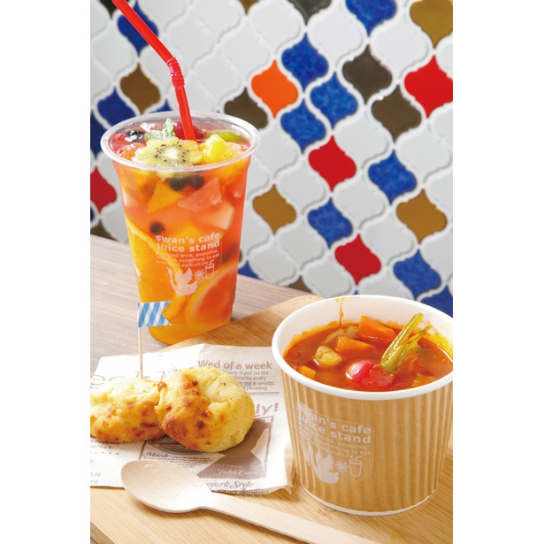 城下町エリアに今年オープンしたばかりのswan's cafe juice standに立ち寄ってみるのもオススメ