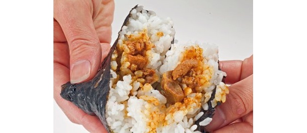 【写真】割ってみると中はこんな感じ！
