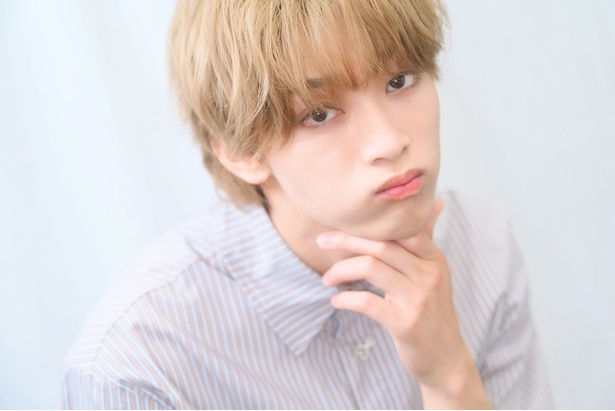 【写真】口をとがらせた表情がキュートな松本怜生さん