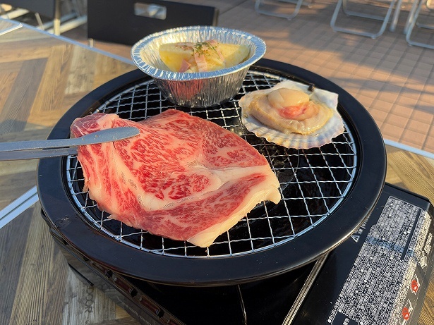 見事なサシの入った和牛ステーキ