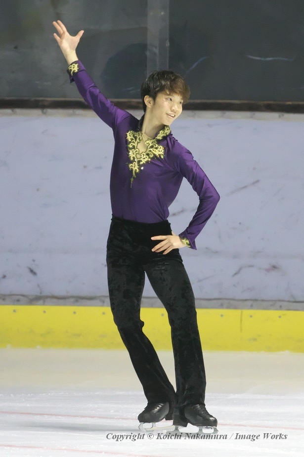 【写真を見る】友野一希、西日本選手権でのショートプログラムの演技