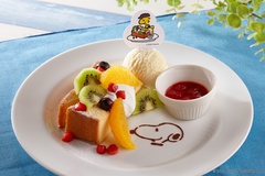 「スヌーピーとウッドストックのフルーツフレンチトースト 〜ホットでクール!?〜」(768円)