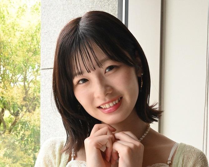 元AKB48浅井七海の1st写真集が発売「白からどんどんいろんな色に変わっていくというテーマ」