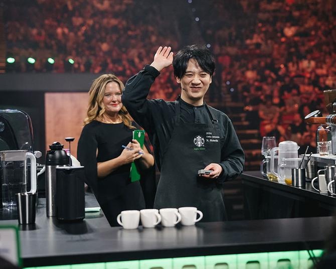 スターバックス初のバリスタ世界大会が開催、初代チャンピオンは日本代表の下出さん！ 