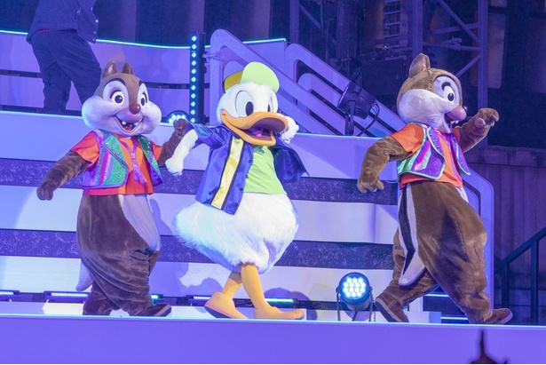 ドナルドダック、チップとデールのキュートなダンスも必見