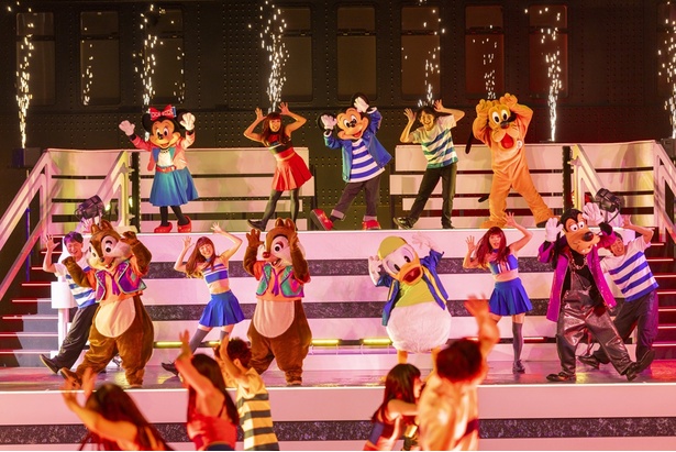 “ジャンボリミッキー”のシーンでは火花や水も大量に放たれ、会場の熱気が急上昇