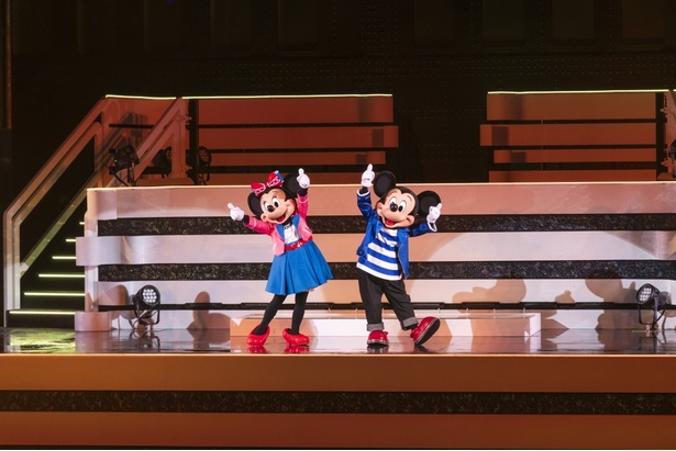 キャラクターたちが次々と退場し、最後はミッキーマウスとミニーマウスの2人だけに。これで終わりかと思いきや…？