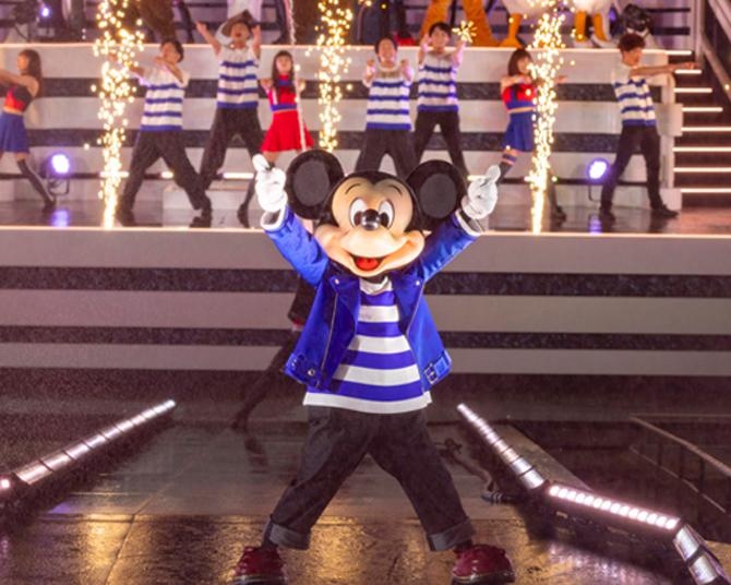 東京ディズニーシーで最高にアツい“びしょ濡れダンスフェス”開幕！クラブ風ジャンボリミッキーで大盛り上がり