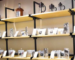 生産者の顔で選ぶ、コーヒーとの新しい出会い方「丸山珈琲 表参道 Single Origin Store」