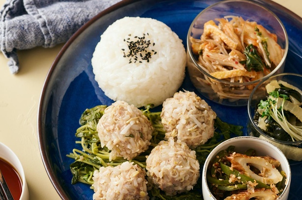 周りにつけたもやしの食感がくせになります （C）おかこ／KADOKAWA