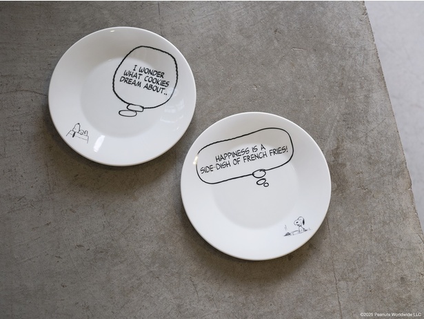 写真左から「クッキーはどんな夢見るのかな Plate」(3300円) 、「しあわせは付け合わせのフライドポテト Plate」(3300円) 