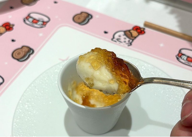 2層でできた「ヴィシソワーズのフランとコンソメジュレ」は、トロトロの舌触りがたまらない。ヴィシソワーズはジャガイモのポタージュ、フランはフランス料理の“茶碗蒸し”